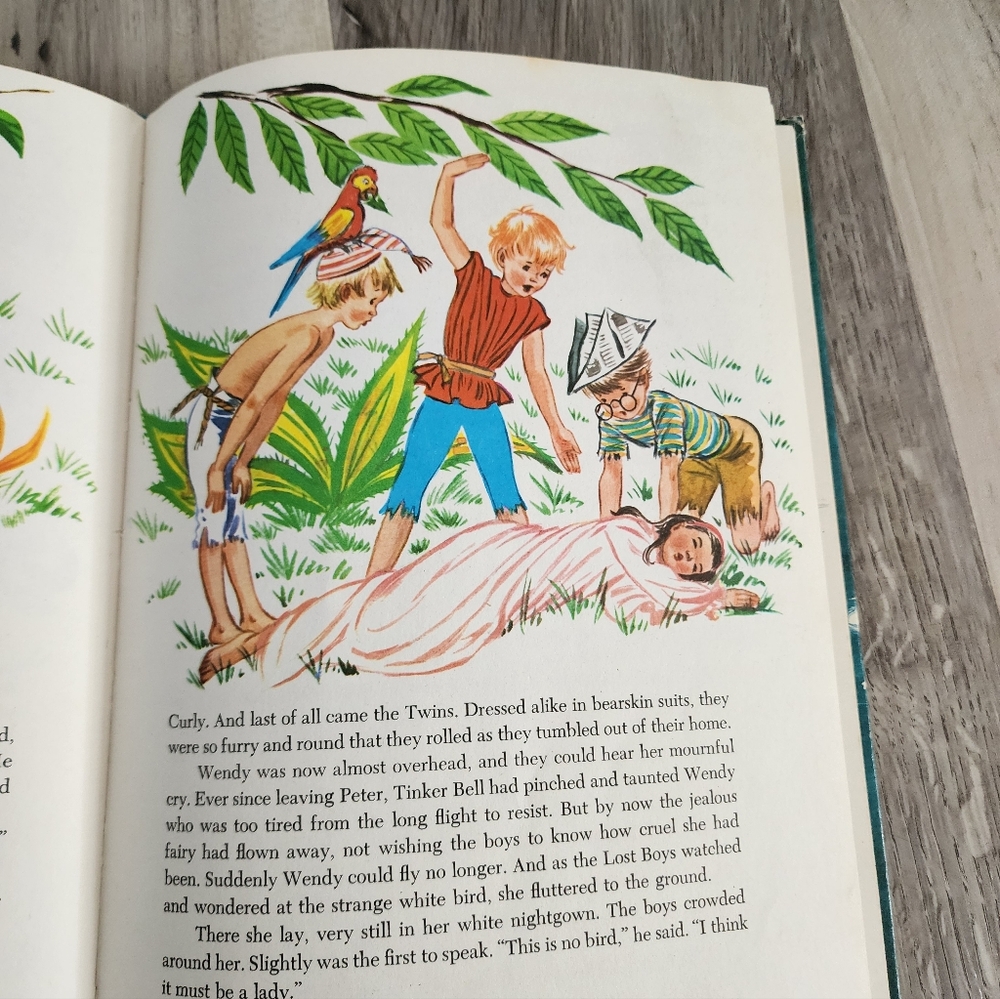 Vintage Peter Pan Illustrated Hardcover — Teal, Yellow, Red - Picture 5 of 8